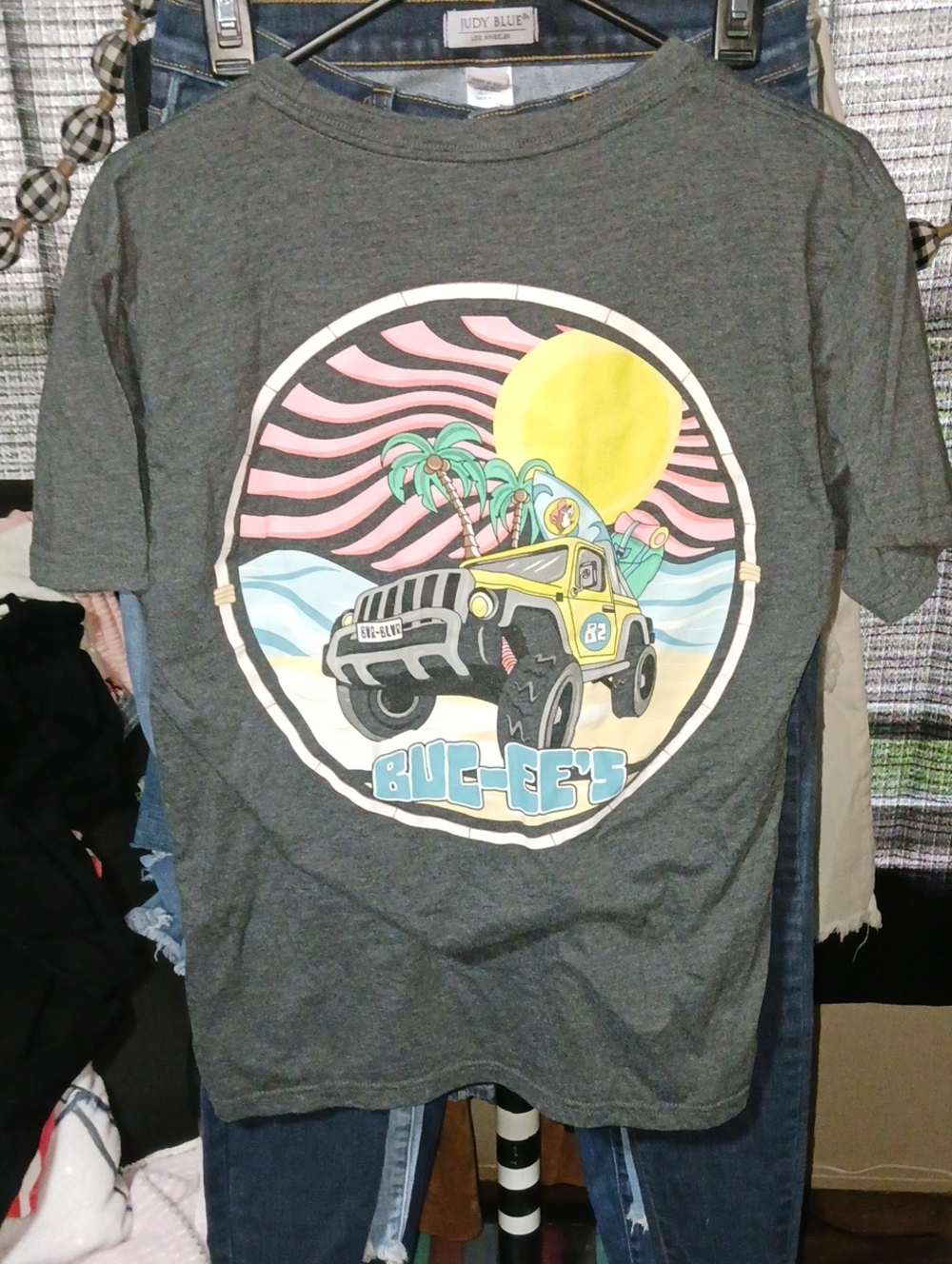 Gray Short-Sleeve Tee with Yellow Beach Jeep Graphic